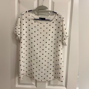 Banana Republic short sleeve fully lined blouse. White with navy. Small.